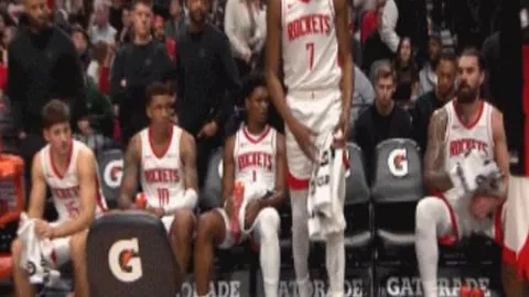 巅峰对决！勇士与魔术激战正酣，精彩瞬间不容错过